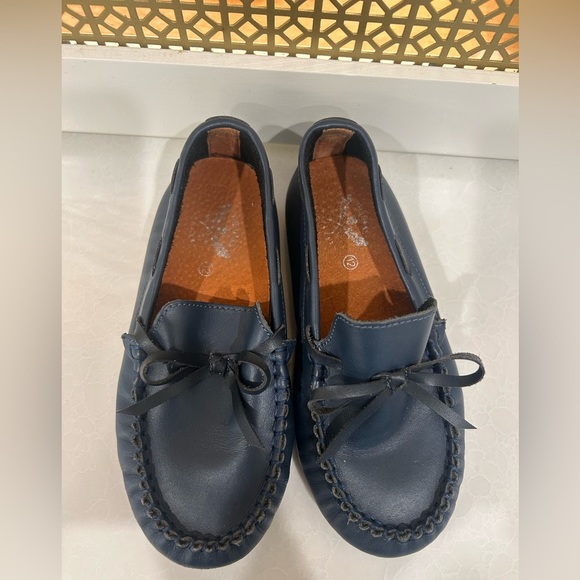 Kids Navy Moccasins with Bow The Oaks Apparel so cute! Size 12 - Picture 6 of 6